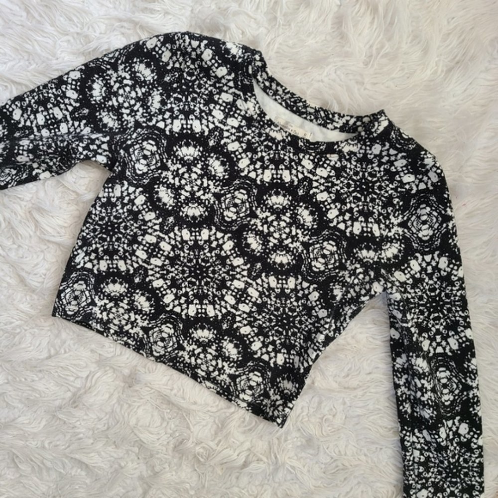 Back & white kaleidescope pattern crop top